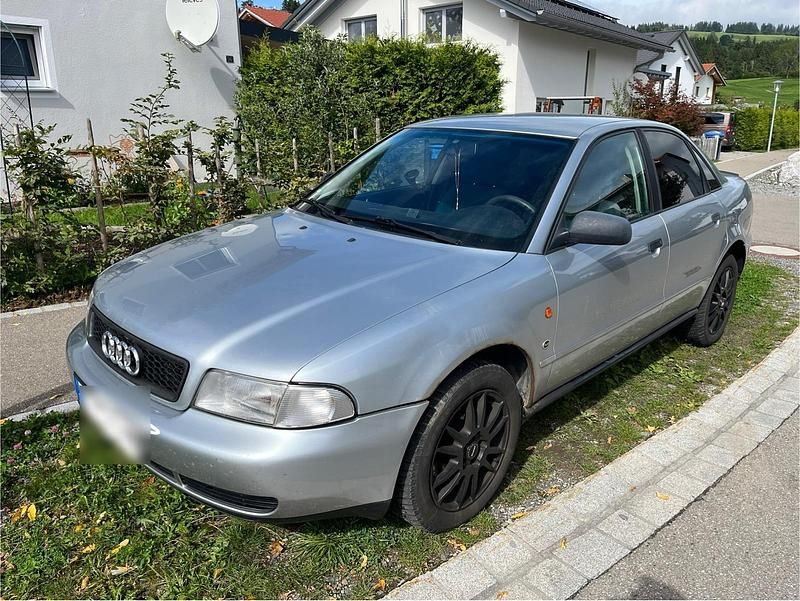 Gebraucht Audi A4 125 PS (91 kW) 1996 Silber Limousine