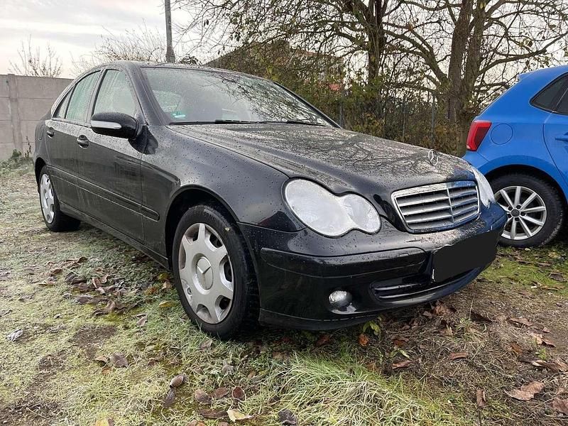 Obsidianschwarz metalliclack Gebraucht 2006 Mercedes C180 Limousine | 3.200 € (Fairer Preis) - Bild 1/4