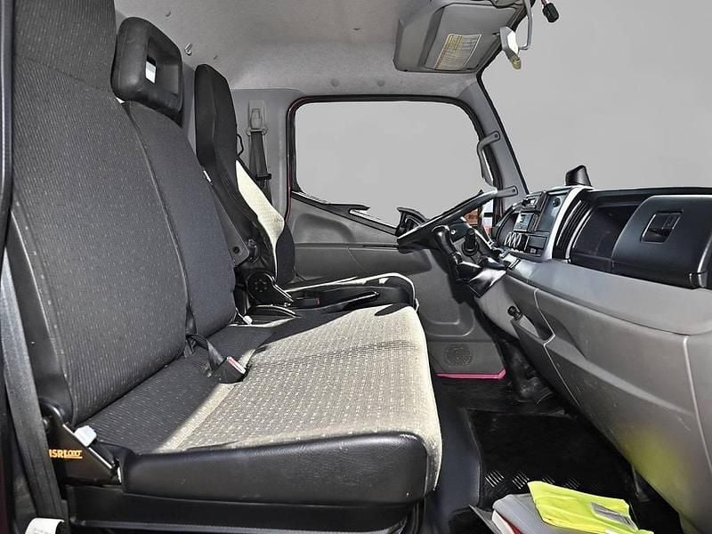 Gebraucht Mitsubishi Canter 175 PS (128 kW) 2021 Lila