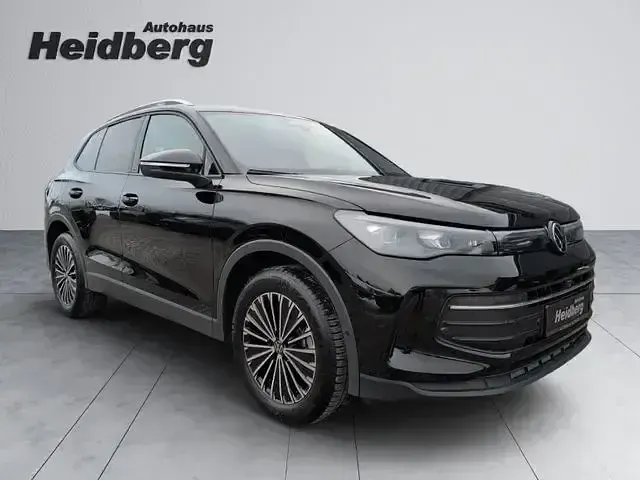 Gebraucht VW Tiguan Goal 150 PS (110 kW) 2025 Schwarz SUV