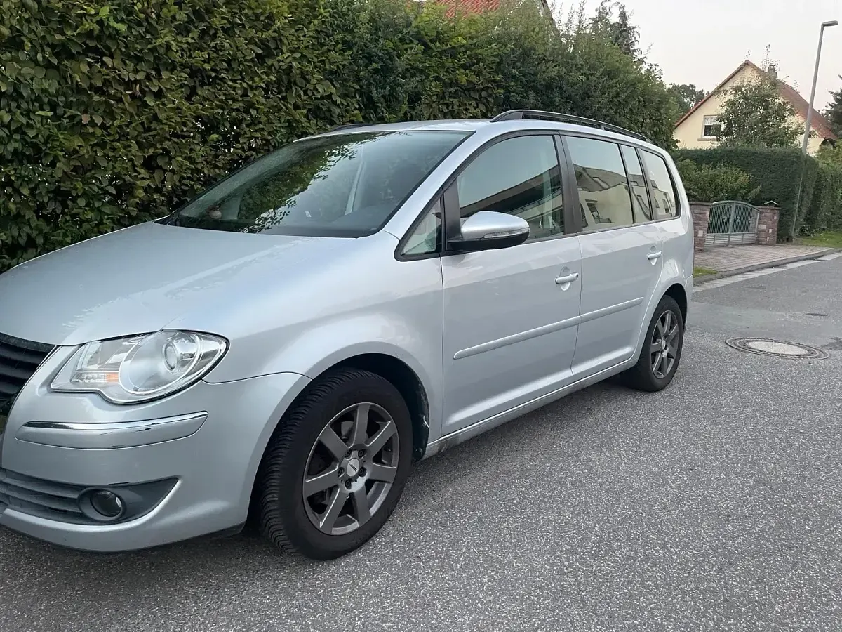 Gebraucht VW Touran 140 PS (102 kW) 2010 Silber Van / Kleinbus