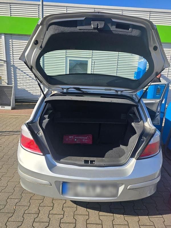 Gebraucht Opel Astra 105 PS (77 kW) 2005 Grau Limousine