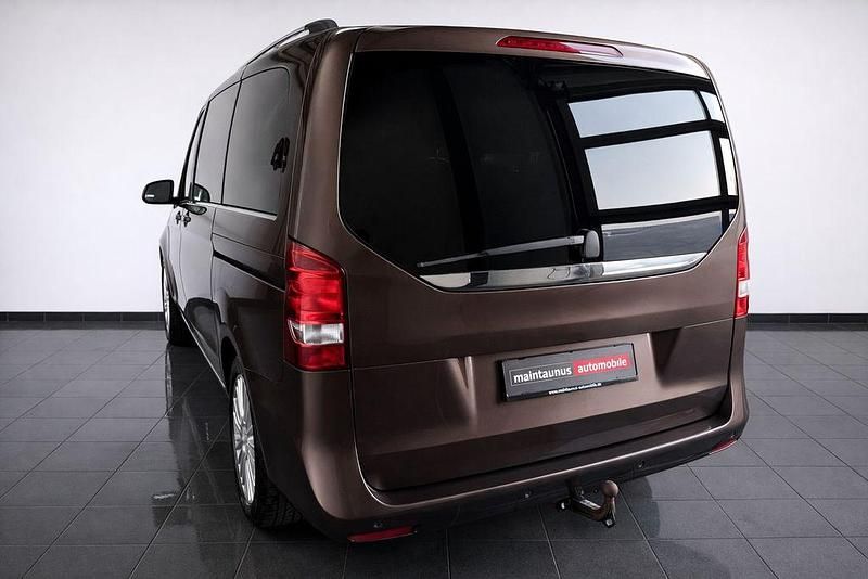 Gebraucht Mercedes V220 Edition 163 PS (119 kW) 2016 Braun Van / Kleinbus