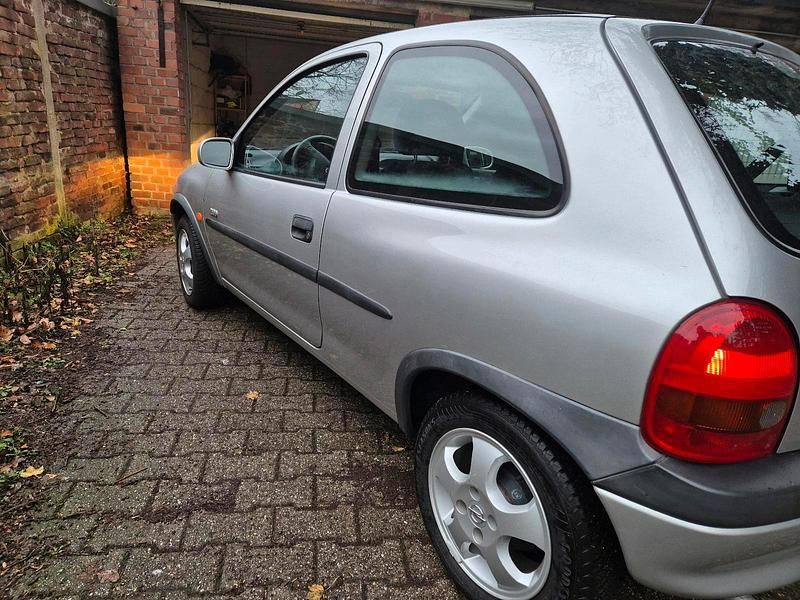 Gebraucht Opel Corsa 65 PS (47 kW) 2000 Silber Kleinwagen