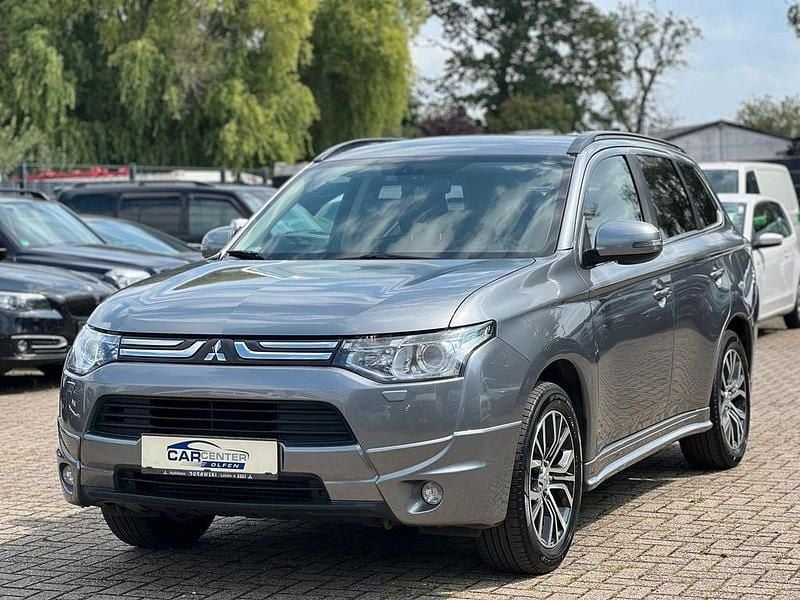 Silber Gebraucht 2013 Mitsubishi Outlander Intense SUV | 7.999 € (Fairer Preis) - Bild 1/4