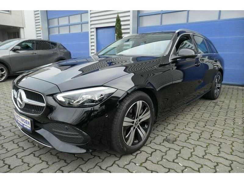 Gebraucht Mercedes C200 Avantgarde 204 PS (150 kW) 2022 Schwarz Kombi