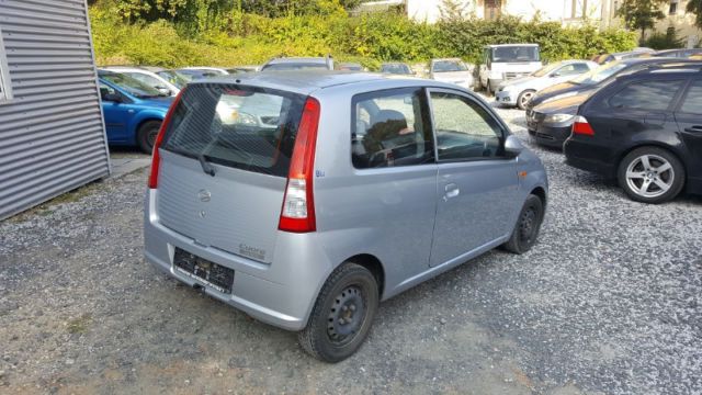 Gebraucht Daihatsu Cuore 58 PS (42 kW) 2005 Silber metallic Kleinwagen
