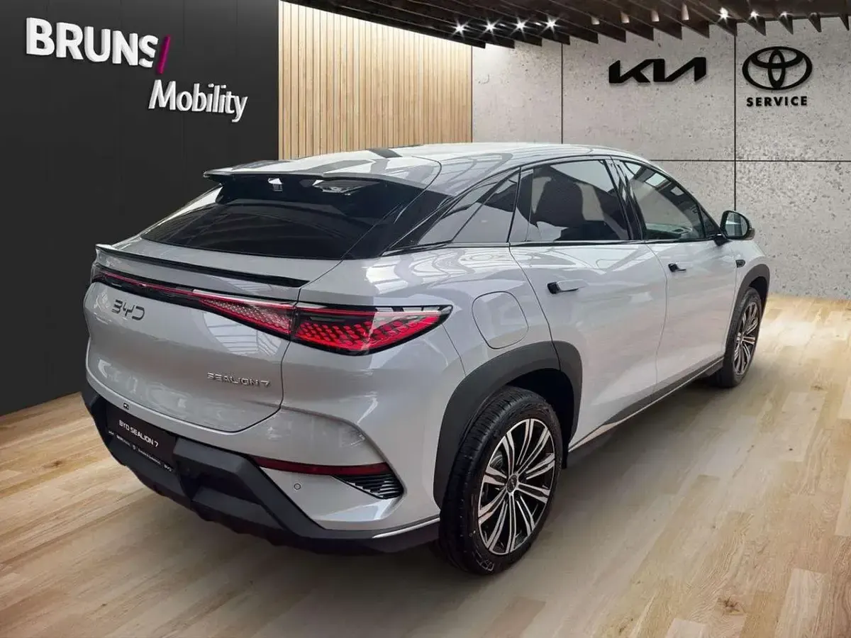 Neu BYD Sealion 7 Comfort 230 kW (313 PS) 2026 Indigo grey SUV