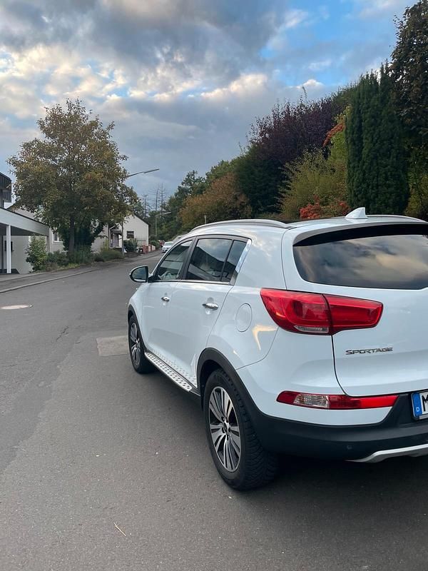 Weiß Gebraucht 2014 Kia Sportage SUV | 12.999 € (Fairer Preis) - Bild 1/4