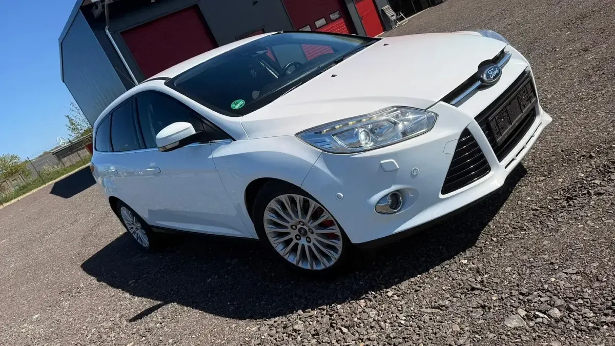 Gebraucht Ford Focus 150 PS (110 kW) 2011 Weiß Kombi