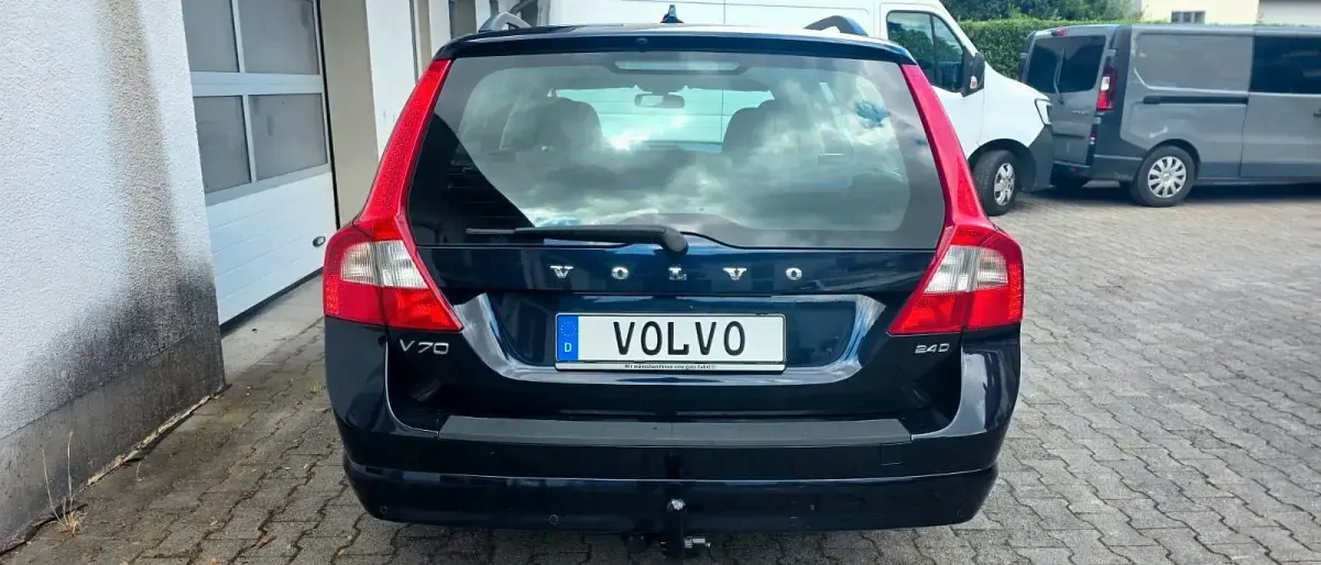 Gebraucht Volvo V70 Momentum 185 PS (136 kW) 2008 Blau Kombi