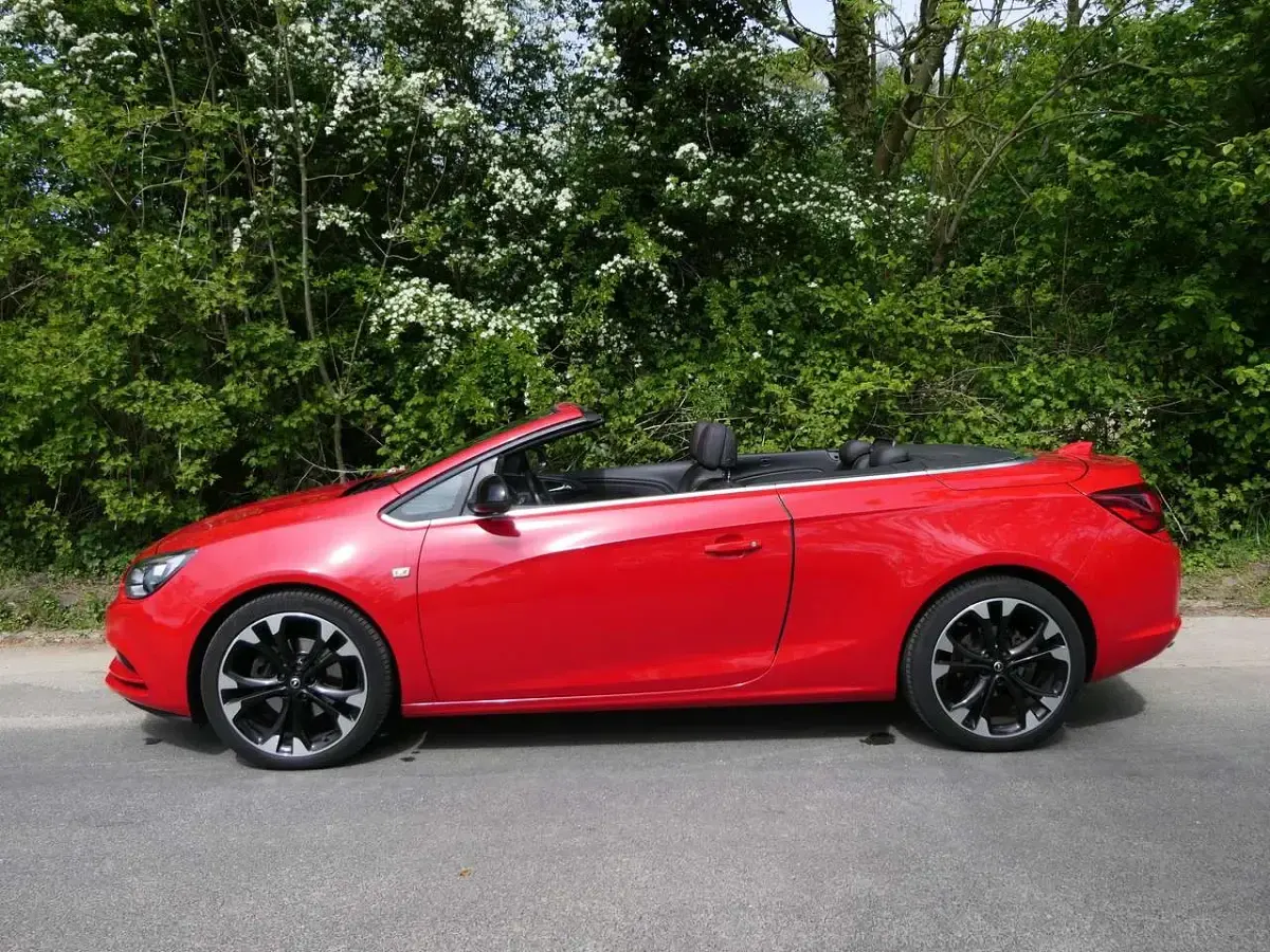Second-hand Opel Cascada Innovation 170 CP (125 kW) 2017 Roșu Cabrio