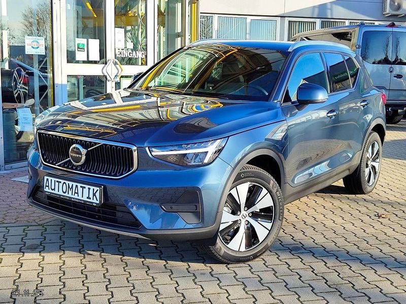 Blau Neu 2025 Volvo XC40 Core SUV | 35.990 € (Superpreis) - Bild 1/4