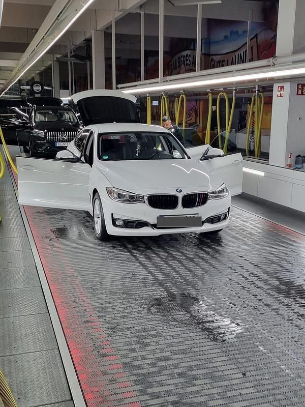 Weiß Gebraucht 2014 BMW 320 Gran Turismo Limousine | 10.500 € (Fairer Preis) - Bild 1/4