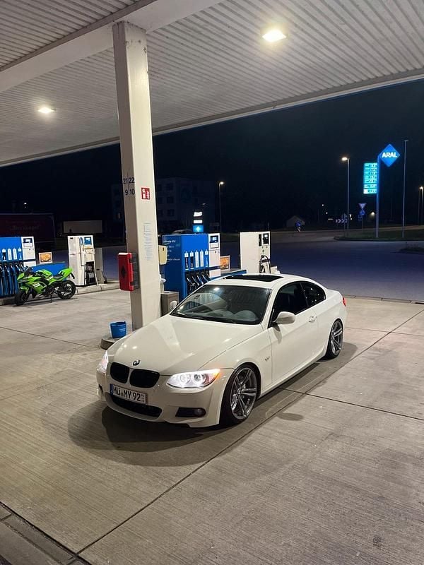 Weiß Gebraucht 2012 BMW 335 Competition Edition Coupé | 25.500 € (Etwas zu teuer) - Bild 1/4