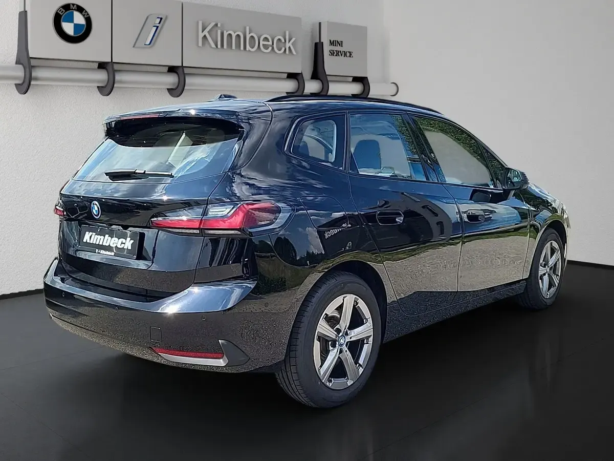 Gebraucht BMW 230e Active Tourer 326 PS (239 kW) 2025 Schwarz uni Van / Kleinbus