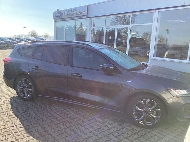 Gebraucht Ford Focus ST-Line X 155 PS (114 kW) 2024 Grau Limousine
