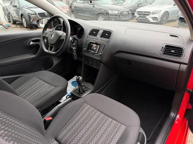 Gebraucht VW Polo Trendline 75 PS (55 kW) 2016 Rot Kleinwagen