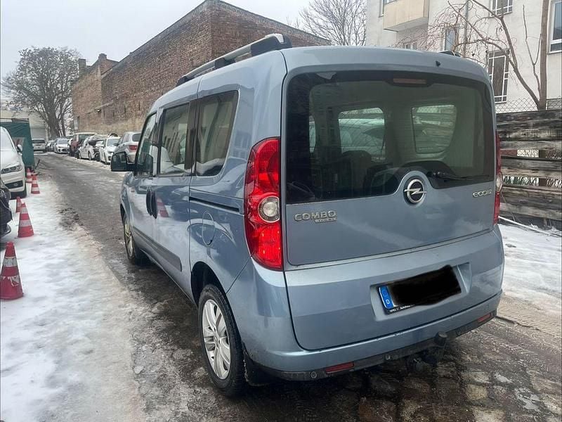 Gebraucht Opel Combo Edition 105 PS (77 kW) 2012 Blau Van / Kleinbus