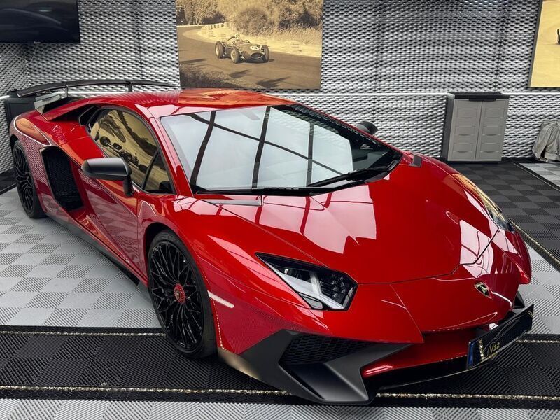 Rot Gebraucht 2017 Lamborghini Aventador | 465.900 € (Fairer Preis) - Bild 1/4
