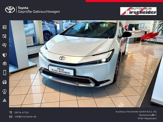 Platinumweiß perleffekt Gebraucht 2023 Toyota Prius Plug-in Hybrid Executive Kleinwagen | 39.900 € (Fairer Preis) - Bild 1/4