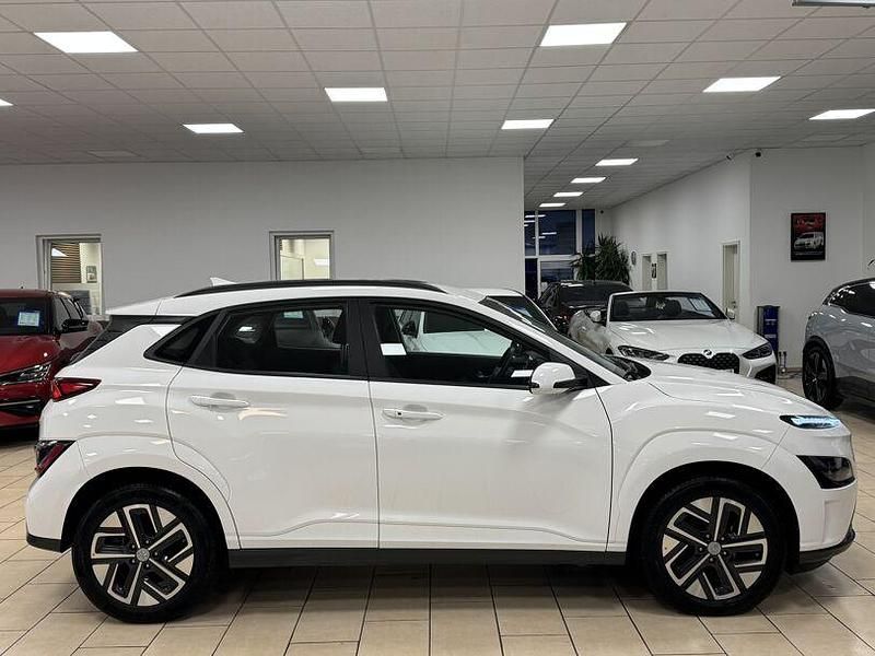 Gebraucht Hyundai Kona Select 100 kW (136 PS) 2023 Weiß SUV