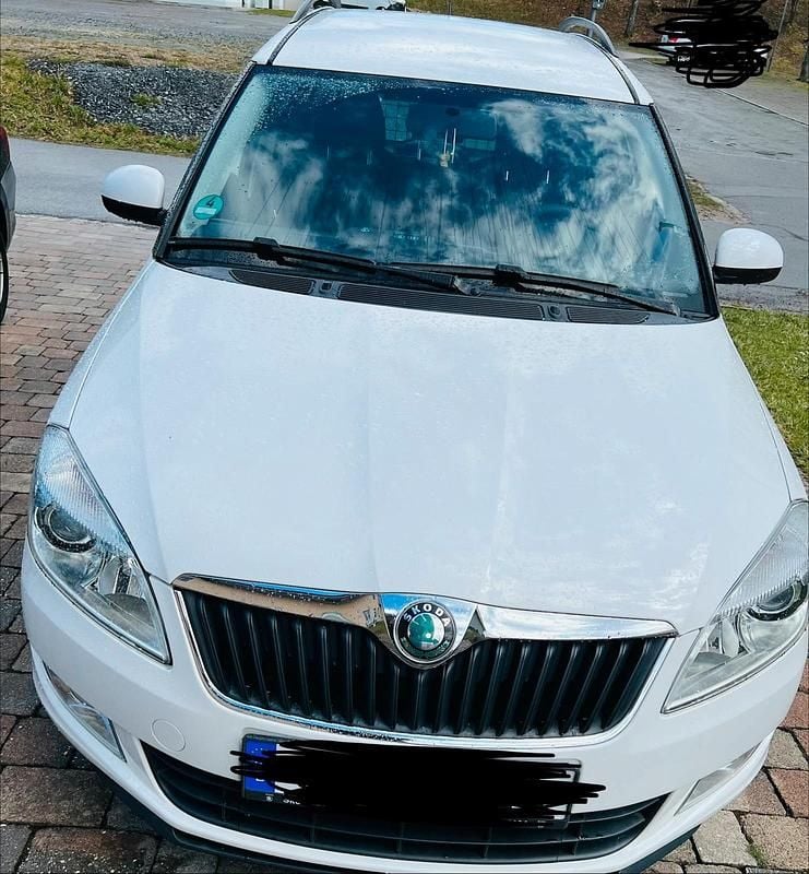 Gebraucht Skoda Roomster 85 PS (62 kW) 2012 Weiß Van / Kleinbus