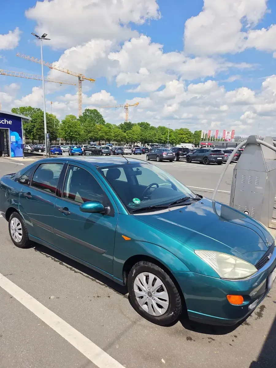 Gebraucht Ford Focus 74 PS (54 kW) 1999 Grün Limousine