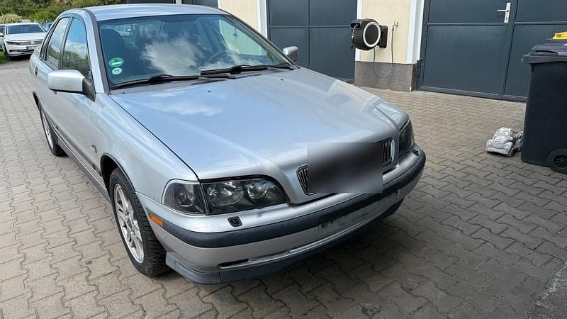 Silber Gebraucht 2000 Volvo S40 Limousine | 950 € (Fairer Preis) - Bild 1/4