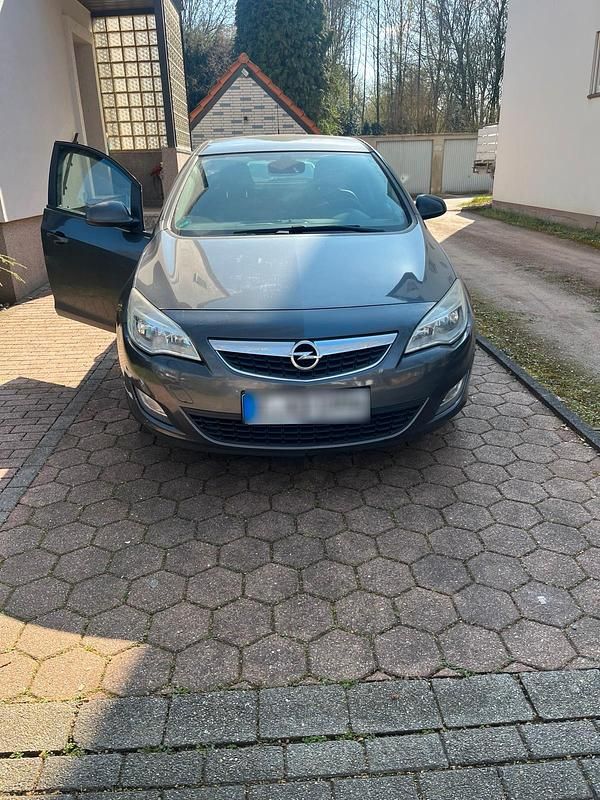 Gebraucht Opel Astra 131 PS (96 kW) 2012 Grau Limousine