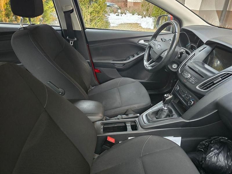 Gebraucht Ford Focus 120 PS (88 kW) 2017 Rot Limousine