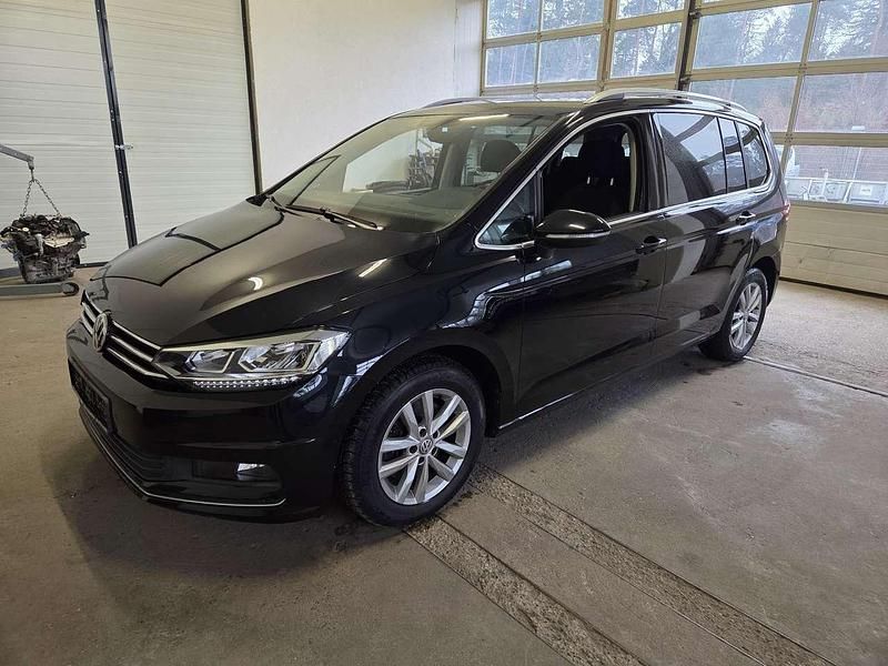 Deep black perleffekt Gebraucht 2019 VW Touran Highline Van / Kleinbus | 18.495 € (Superpreis) - Bild 1/4