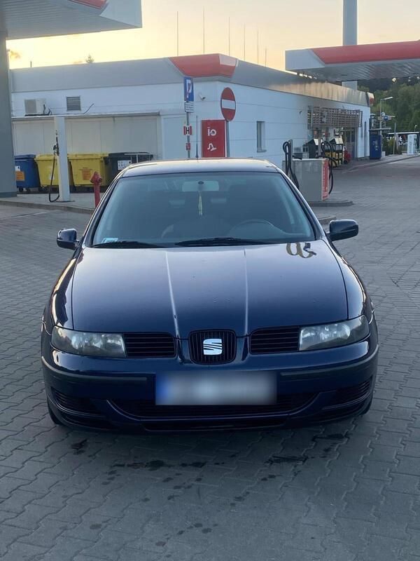 Blau Gebraucht 2000 Seat Leon Kleinwagen | 1.450 € (Fairer Preis) - Bild 1/4
