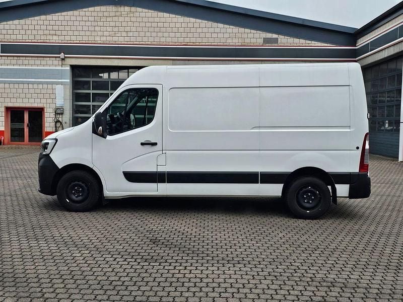 Gebraucht Renault Master Komfort 179 PS (131 kW) 2022 Weiß Van / Kleinbus