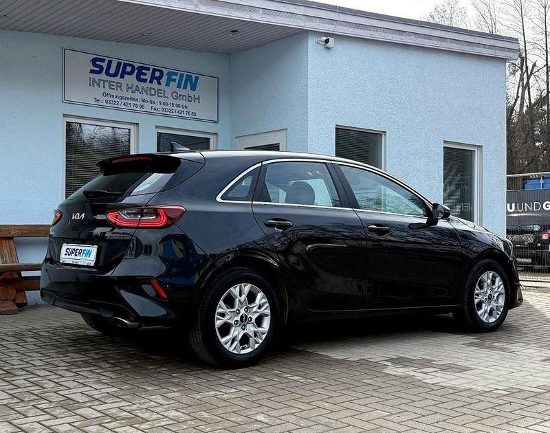 Gebraucht Kia Ceed 101 PS (74 kW) 2024 Schwarz Kleinwagen