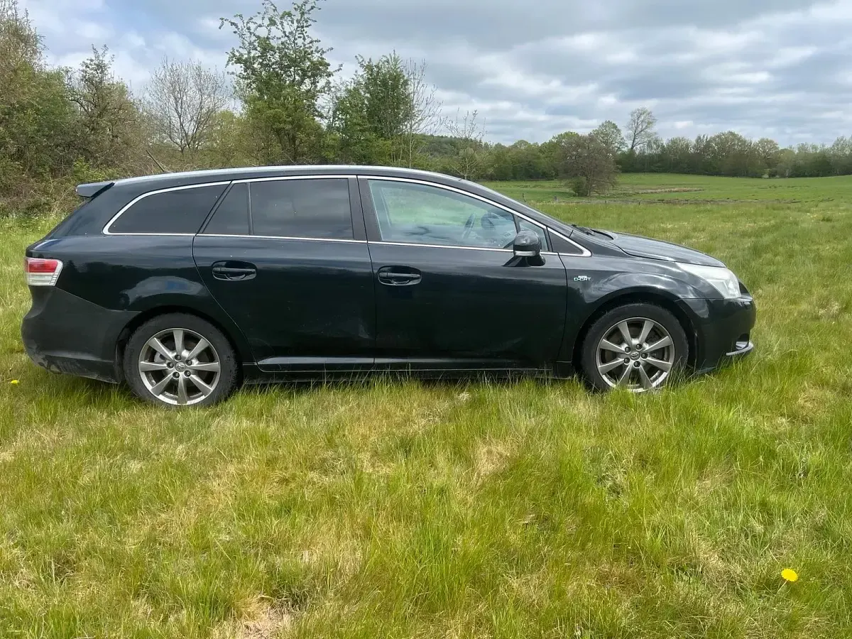Gebraucht Toyota Avensis T2 176 PS (129 kW) 2010 Schwarz Kombi
