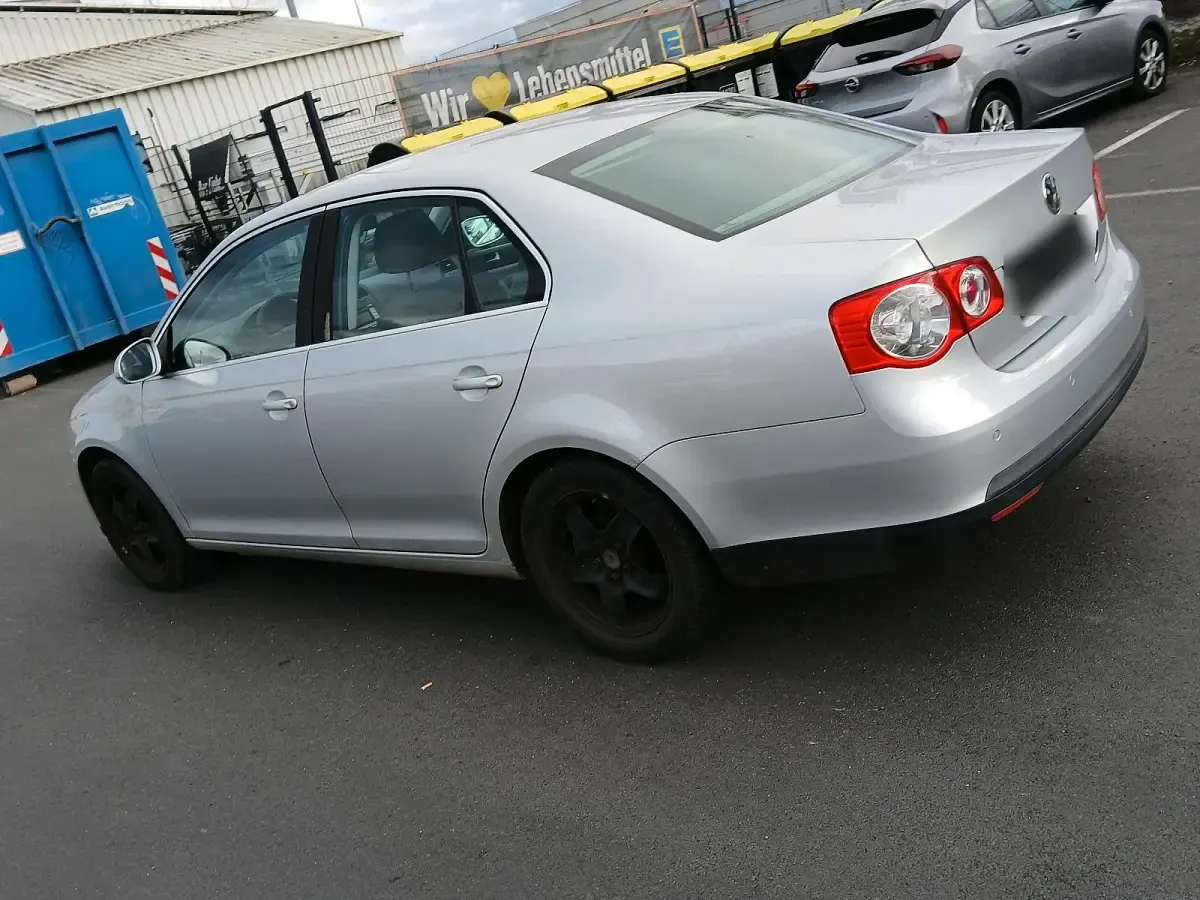 Gebraucht VW Jetta 116 PS (85 kW) 2007 Silber Limousine