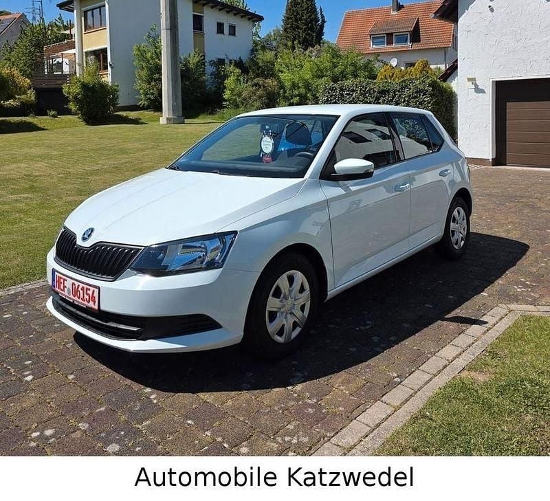 Weiß Gebraucht 2017 Skoda Fabia Cool Edition Limousine | 9.000 € (Fairer Preis) - Bild 1/4