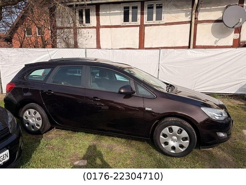 Gebraucht Opel Astra Selection 120 PS (88 kW) 2012 Braun Kombi
