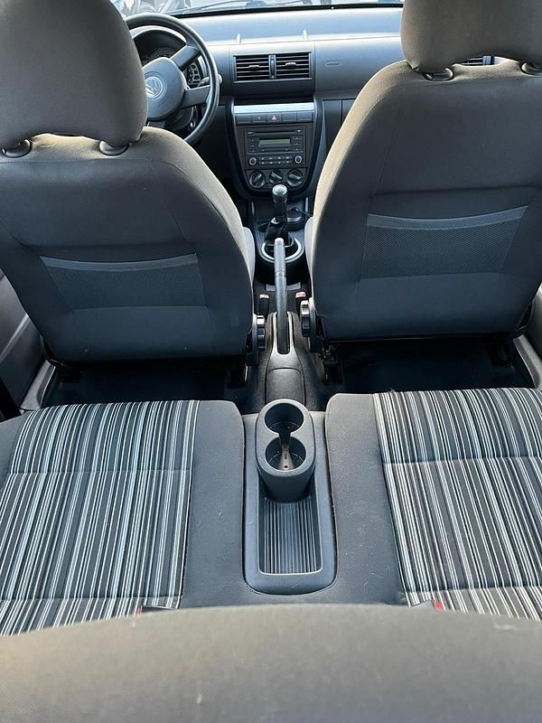 Usata VW Fox 55 CV (40 kW) 2005 Argento Utilitaria