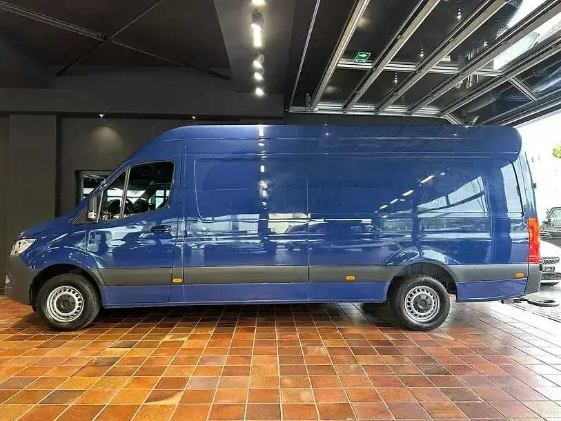 Gebraucht Mercedes Sprinter 170 PS (125 kW) 2024 Blau Van
