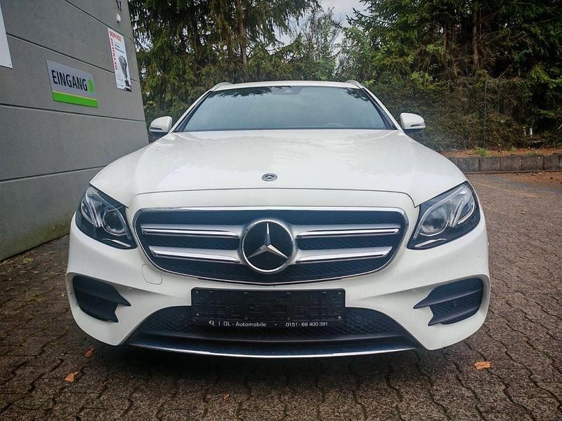 Gebraucht Mercedes E220 AMG line 194 PS (142 kW) 2017 Weiß Limousine