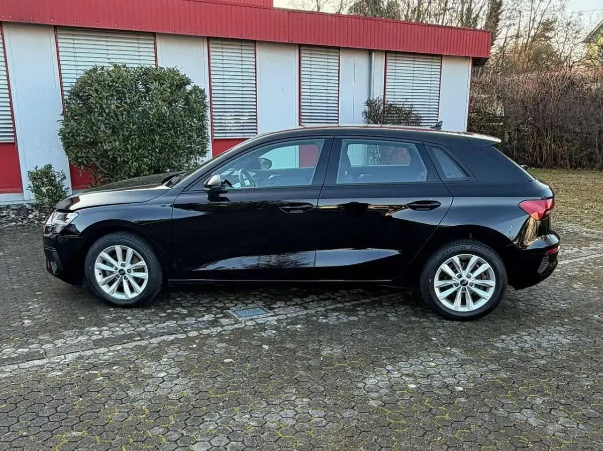 Gebraucht Audi A3 Basis 110 PS (80 kW) 2024 Brillantschwarz Kleinwagen