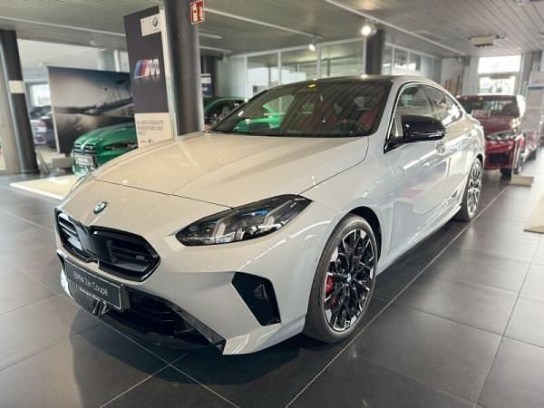 Grau (brooklyn grau metallic) Neu 2025 BMW M235 Efficient Dynamics Coupé | 56.290 € (Superpreis) - Bild 1/4