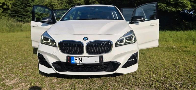 Weiß Gebraucht 2018 BMW 220 Gran Tourer Van / Kleinbus | 19.500 € (Fairer Preis) - Bild 1/4