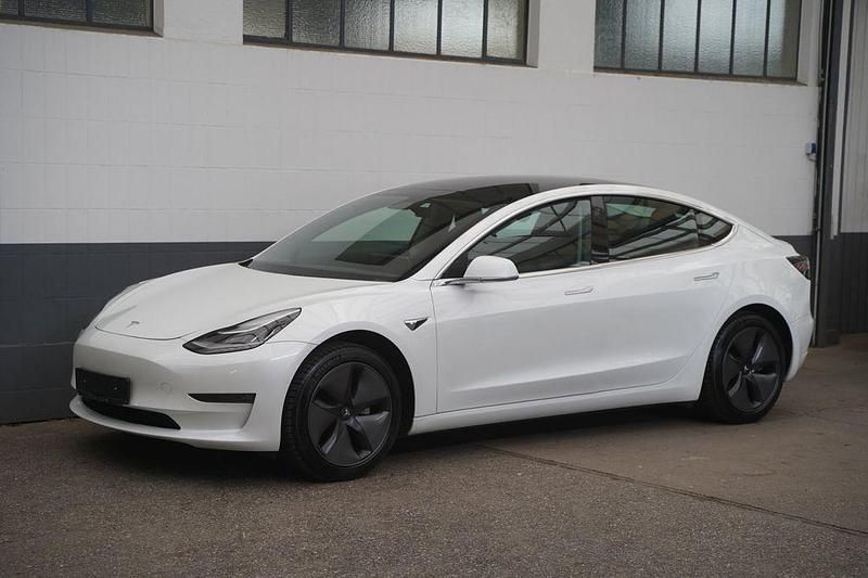Gebraucht Tesla Model 3 Standard Range 225 kW (306 PS) 2019 Weiß Limousine