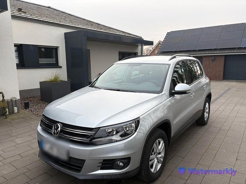 Gebraucht VW Tiguan Trendline 122 PS (89 kW) 2012 Silber SUV