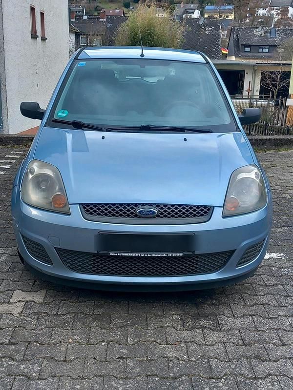 Gebraucht Ford Fiesta 51 PS (37 kW) 2006 Blau Kleinwagen