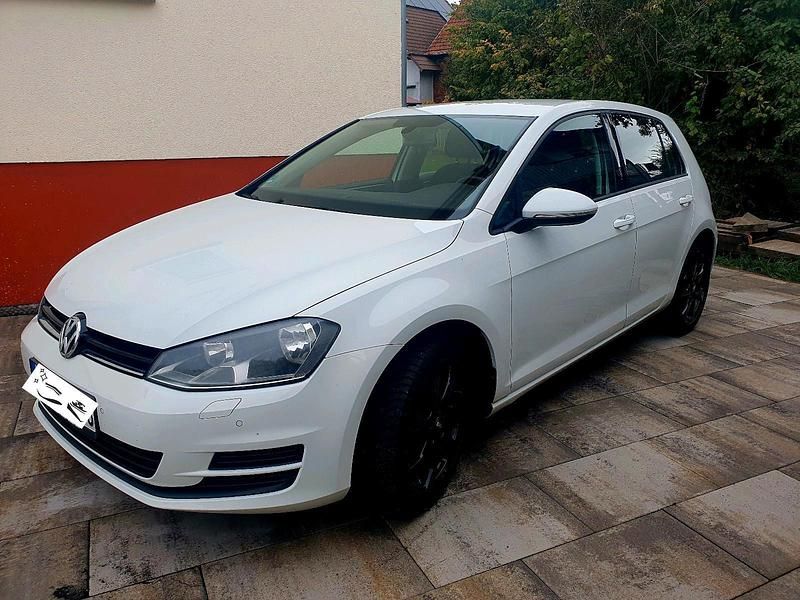 Weiß Gebraucht 2014 VW Golf VII Comfortline Limousine | 7.700 € (Guter Preis) - Bild 1/4