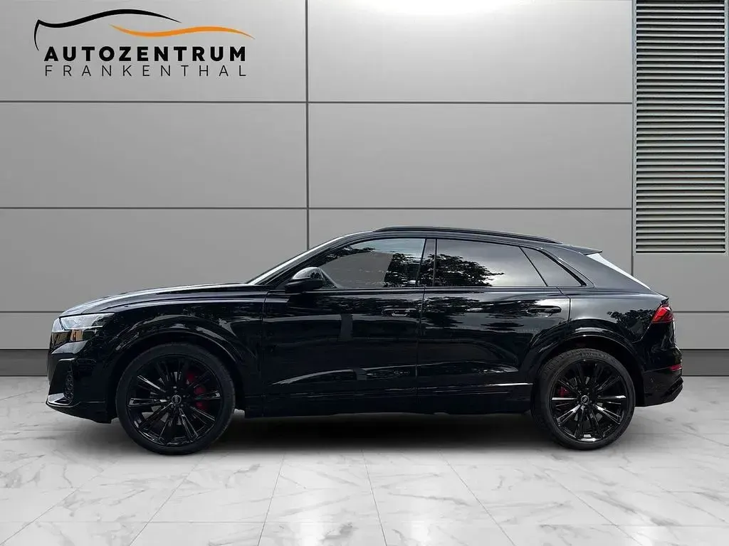 Gebraucht Audi Q8 S-Line 286 PS (210 kW) 2024 Mythosschwarz SUV